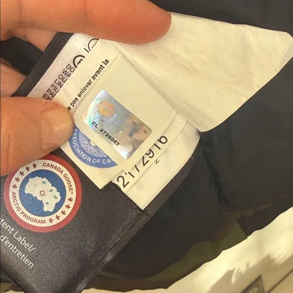 Canada Goose Camouflage Goose Down Jacket with Coyote Fur Trim Size small - Picture 9 of 9